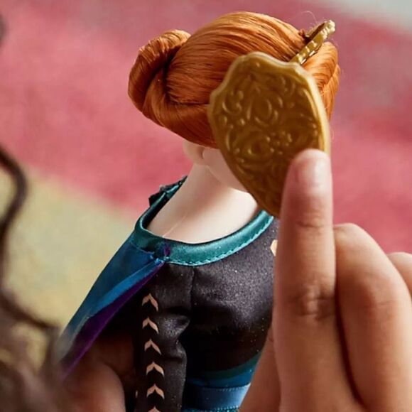Queen Anna Classic Doll & Brush Frozen 2 DISNEY 11.5” NIB / Sealed SHIPS NOW!! - Picture 9 of 11